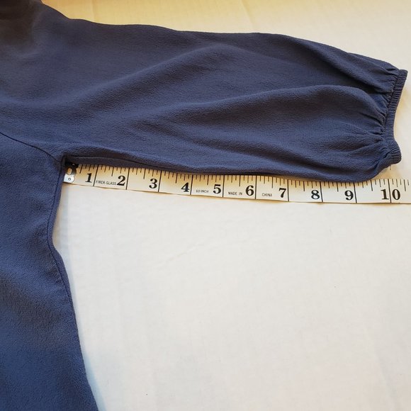 Everly Navy Blue Top with Bow Tie Cut Out in the Back Size Medium - Picture 5 of 9